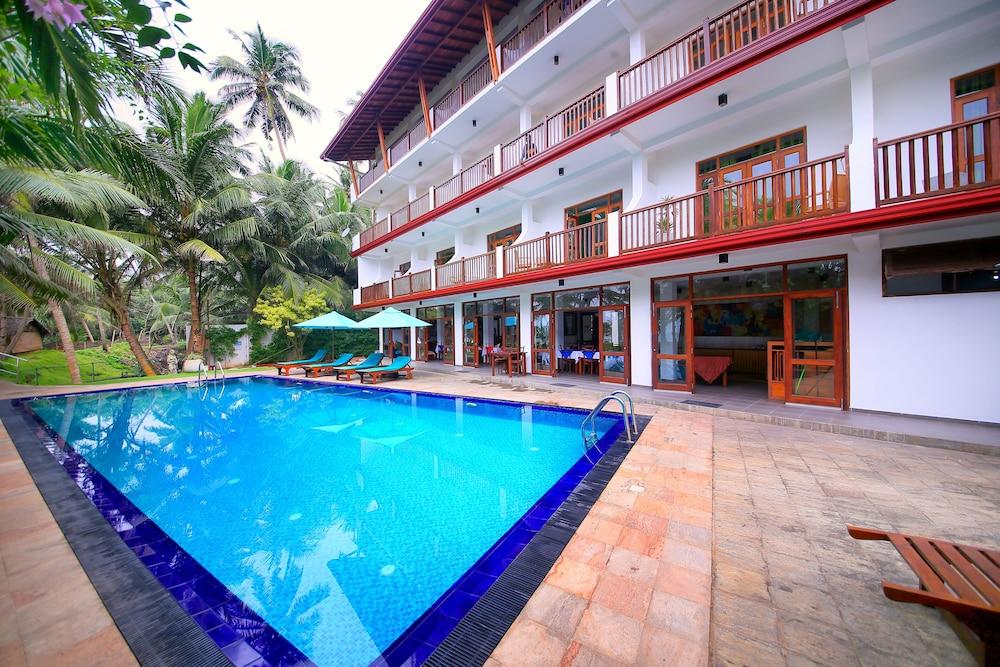 Rockside Beach Resort Bentota Exterior photo